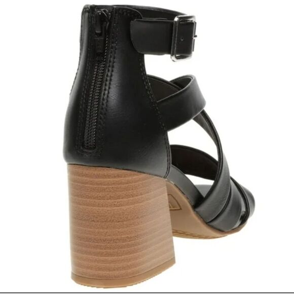 Time And Tru 8 WIDE Black Strappy Women's Sandals - New - Picture 3 of 5